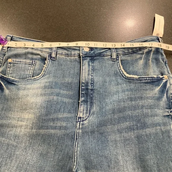 Anthropologie Pilcro The Icon High Rise Flare Jeans - Picture 9 of 16